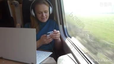 乘火车旅行的妇女带着现代设备，她用无线耳机听音乐
